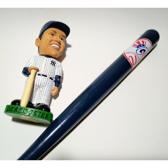Derek Jeter Bobble Dobbles Bobblehead Yankees + 22" Mini NYY Wooden Bat 1998 - Picture 2 of 7